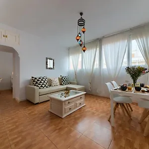 holidays2malaga-soho-pasaje-de-valencia.hotelsinnerja.org/
